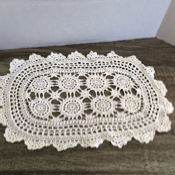 Elegant Hand Crocheted Vintage Doily Set - Picture 3 of 13